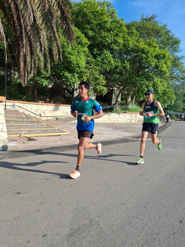 Fahad Hizam running uphill during Acreimex 21k in Oaxaca, with other runners ahead on the course.